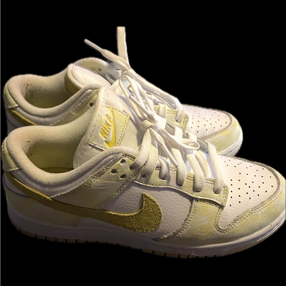 Nike dunk low dunk yellow & white lemon drop women size 7 great condition